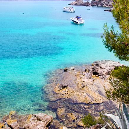 Cala Fornells - Surroundings